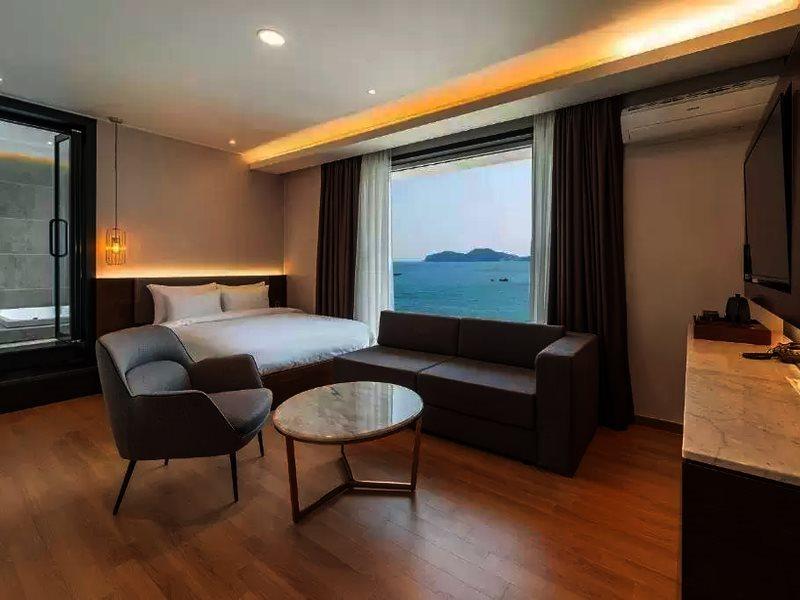 Stubborn Hotel Geoje Eksteriør billede